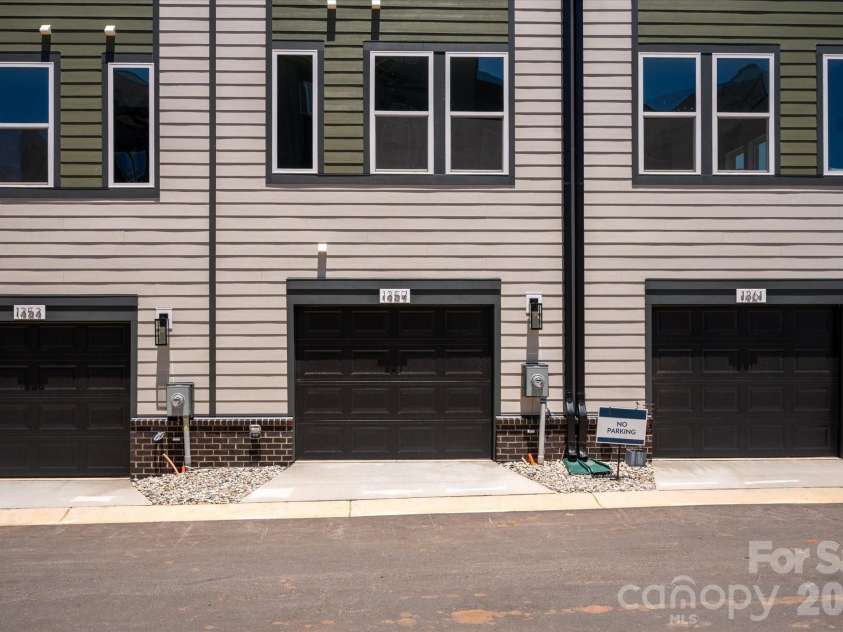 1357 Walter Taylor Way, Charlotte, NC 28206.  MLS# CAR4316356, YatesRealty ID 43623. 