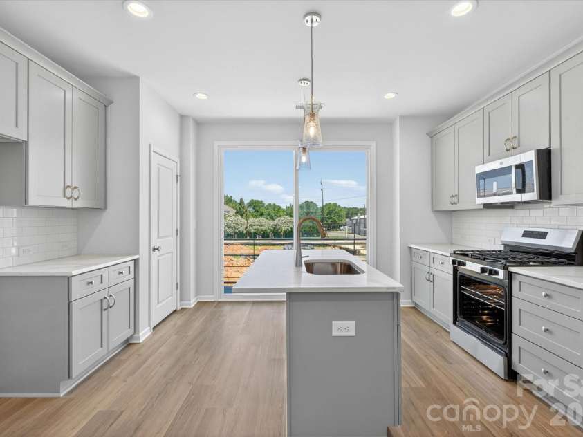 1357 Walter Taylor Way, Charlotte, NC 28206.  MLS# CAR4316356, YatesRealty ID 43623. Kitchen