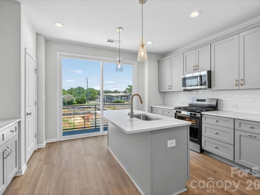 1357 Walter Taylor Way, Charlotte, NC 28206.  MLS# CAR4316356, YatesRealty ID 43623. Kitchen