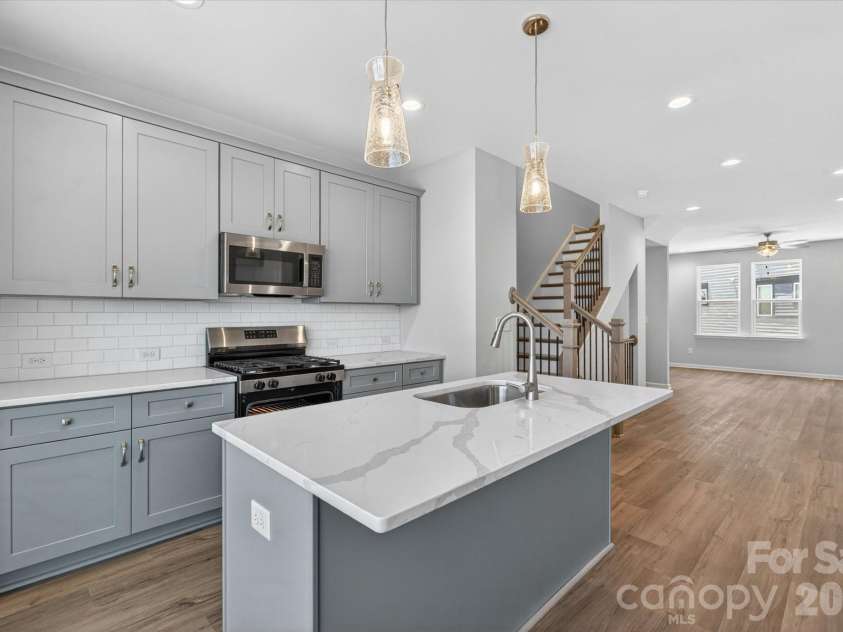 1357 Walter Taylor Way, Charlotte, NC 28206.  MLS# CAR4316356, YatesRealty ID 43623. Kitchen/Dining/Living