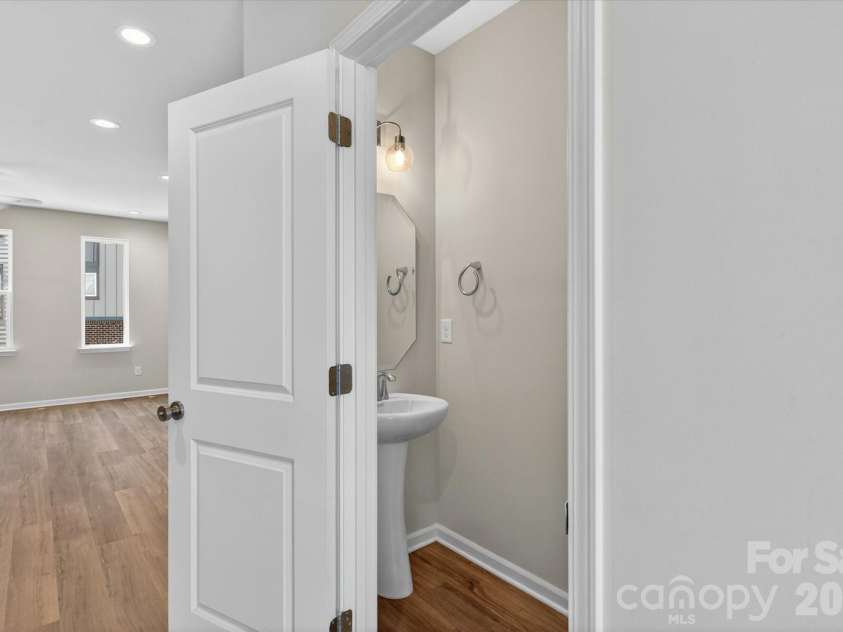 1357 Walter Taylor Way, Charlotte, NC 28206.  MLS# CAR4316356, YatesRealty ID 43623. Main Floor Powder Room