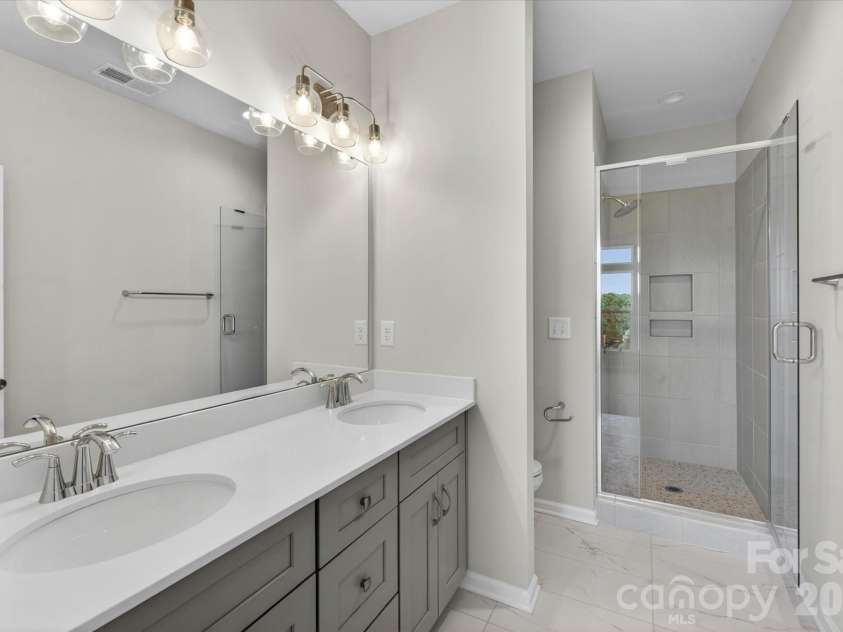 1357 Walter Taylor Way, Charlotte, NC 28206.  MLS# CAR4316356, YatesRealty ID 43623. Premier Bath