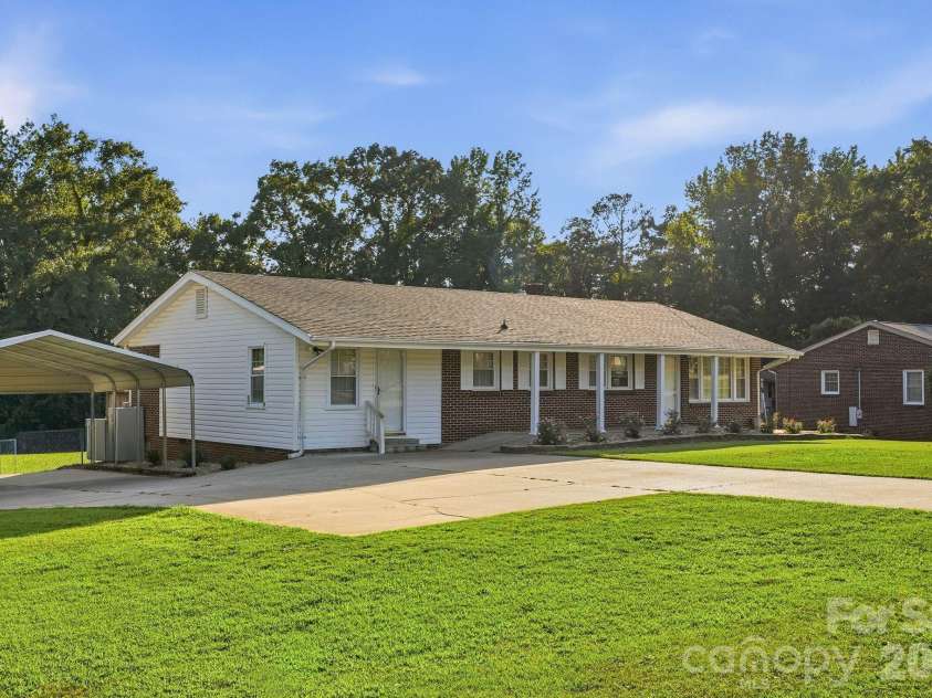 112 Brookside Drive, Union, SC 29379.  MLS# CAR4401480, YatesRealty ID 43625. 