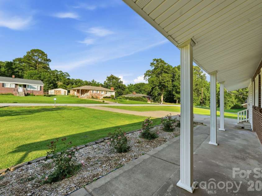 112 Brookside Drive, Union, SC 29379.  MLS# CAR4401480, YatesRealty ID 43625. 