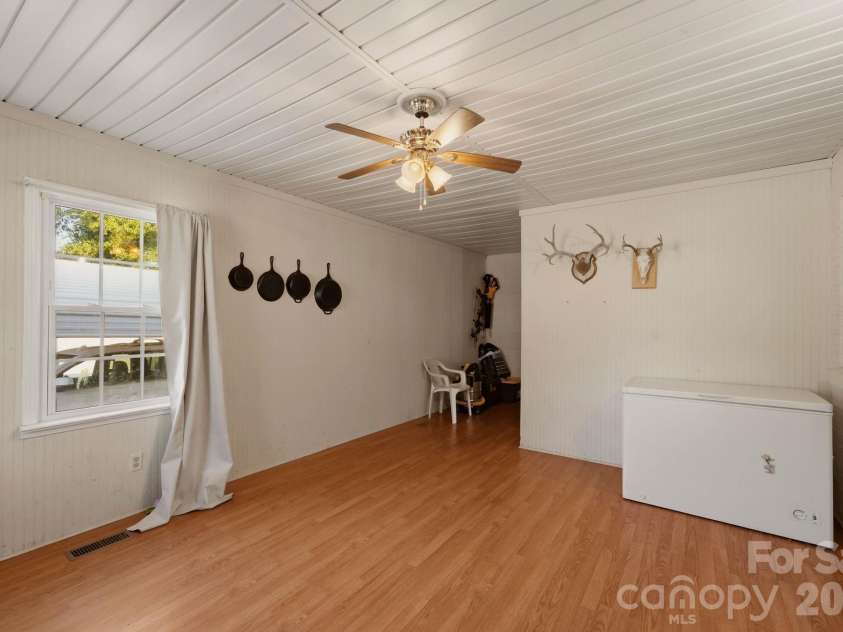 112 Brookside Drive, Union, SC 29379.  MLS# CAR4401480, YatesRealty ID 43625. 