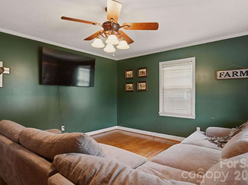 112 Brookside Drive, Union, SC 29379.  MLS# CAR4401480, YatesRealty ID 43625. 