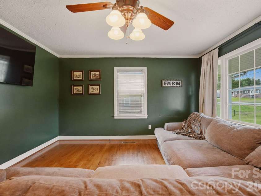 112 Brookside Drive, Union, SC 29379.  MLS# CAR4401480, YatesRealty ID 43625. 