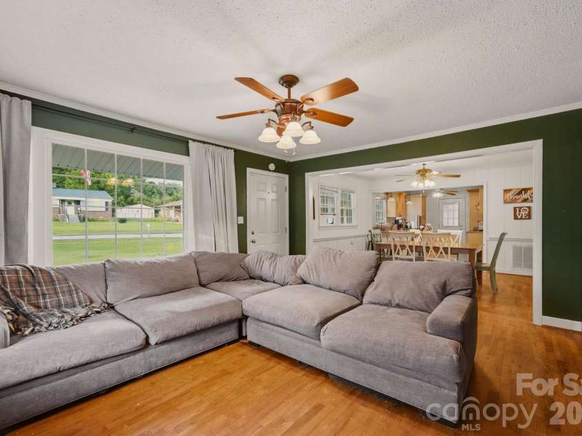 112 Brookside Drive, Union, SC 29379.  MLS# CAR4401480, YatesRealty ID 43625. 
