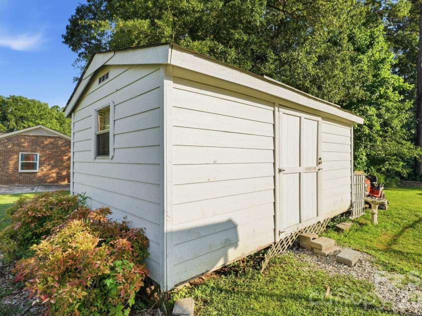 112 Brookside Drive, Union, SC 29379.  MLS# CAR4401480, YatesRealty ID 43625. 