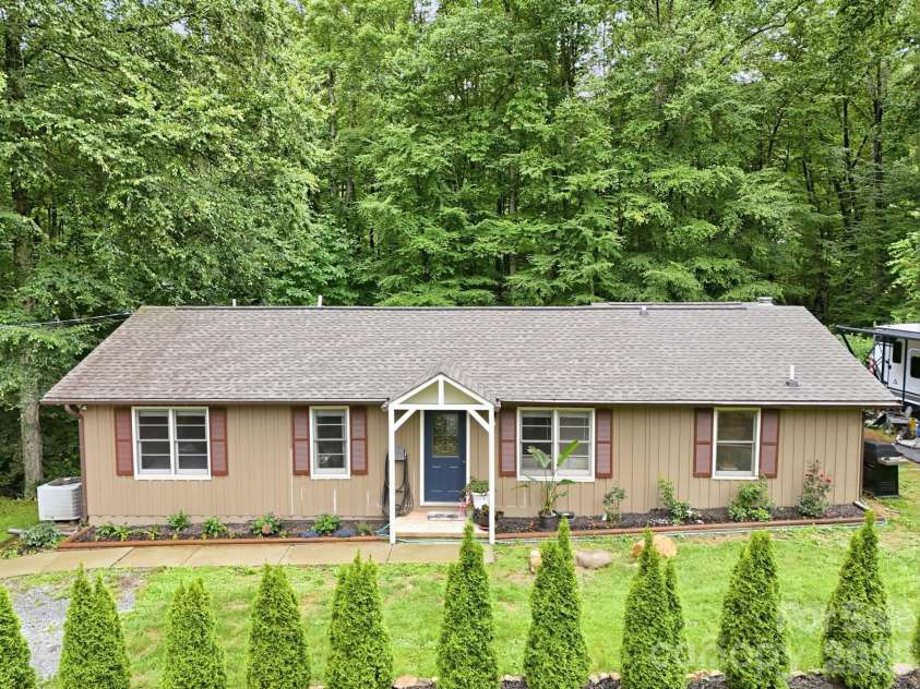 313 Walker Road, Waynesville, NC 28786.  MLS# CAR4402083, YatesRealty ID 43626. 