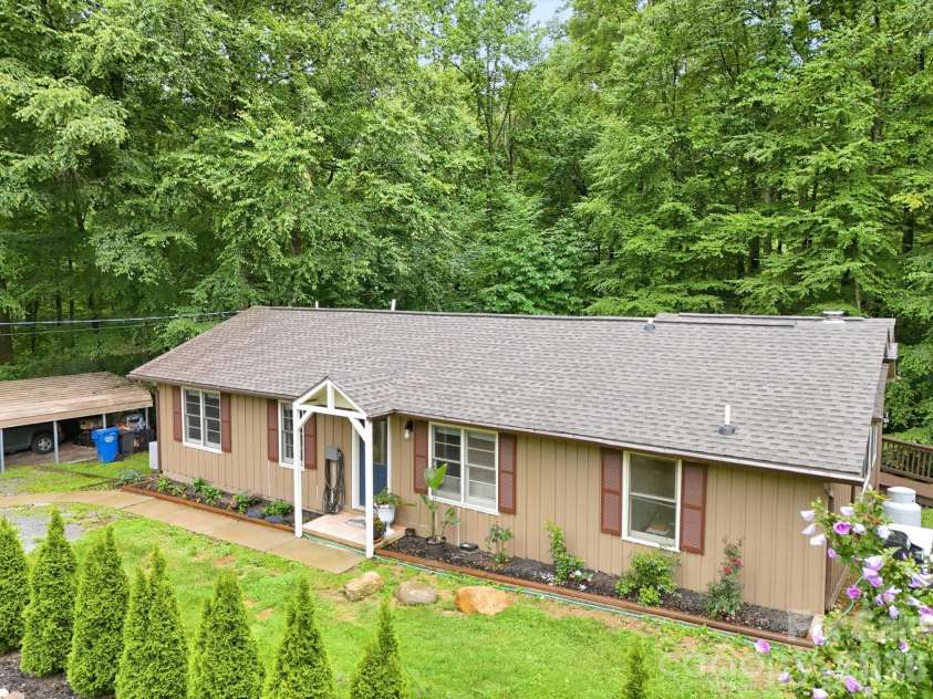 313 Walker Road, Waynesville, NC 28786.  MLS# CAR4402083, YatesRealty ID 43626. 