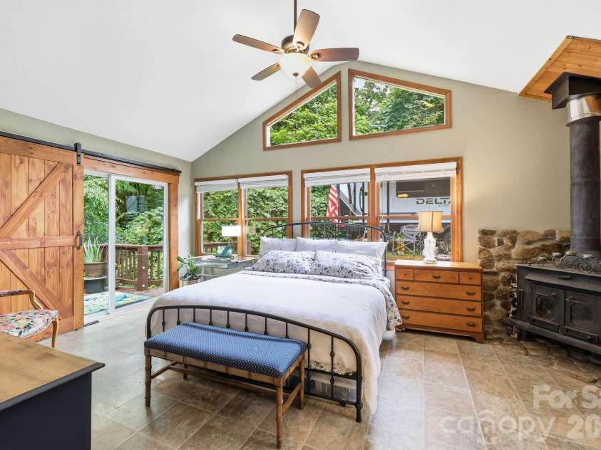 313 Walker Road, Waynesville, NC 28786.  MLS# CAR4402083, YatesRealty ID 43626. 