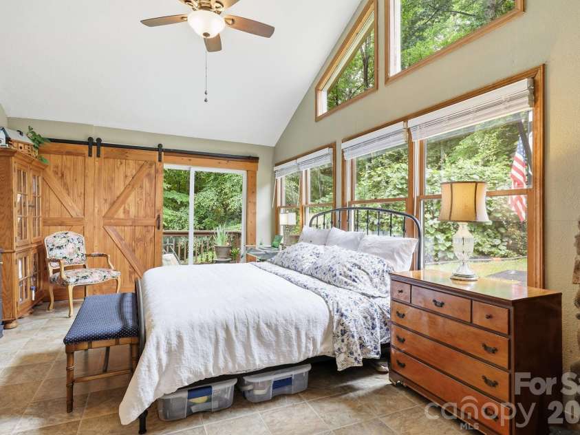 313 Walker Road, Waynesville, NC 28786.  MLS# CAR4402083, YatesRealty ID 43626. 