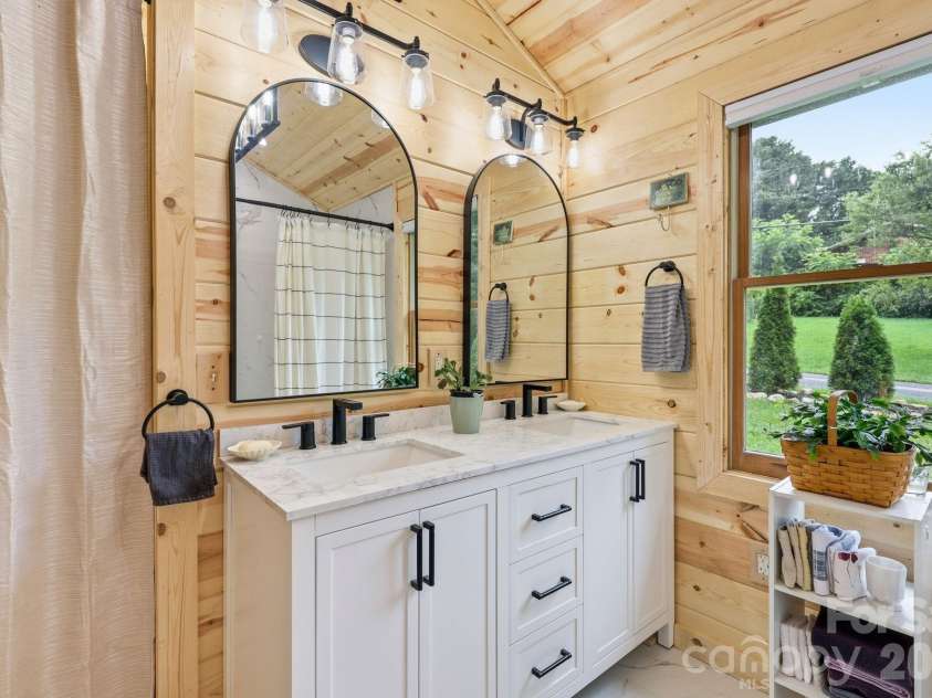 313 Walker Road, Waynesville, NC 28786.  MLS# CAR4402083, YatesRealty ID 43626. 