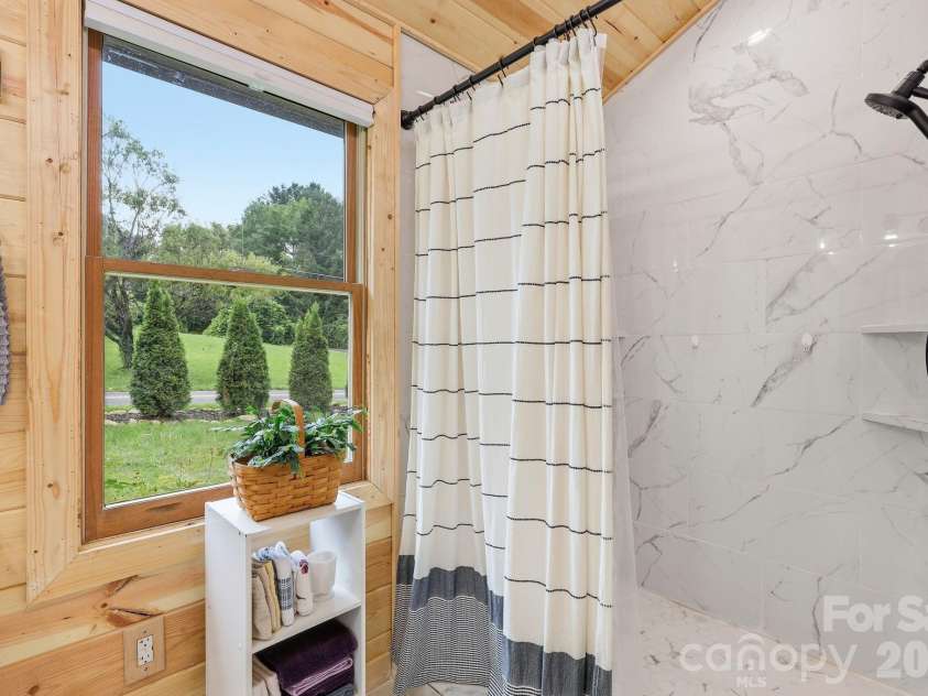 313 Walker Road, Waynesville, NC 28786.  MLS# CAR4402083, YatesRealty ID 43626. 