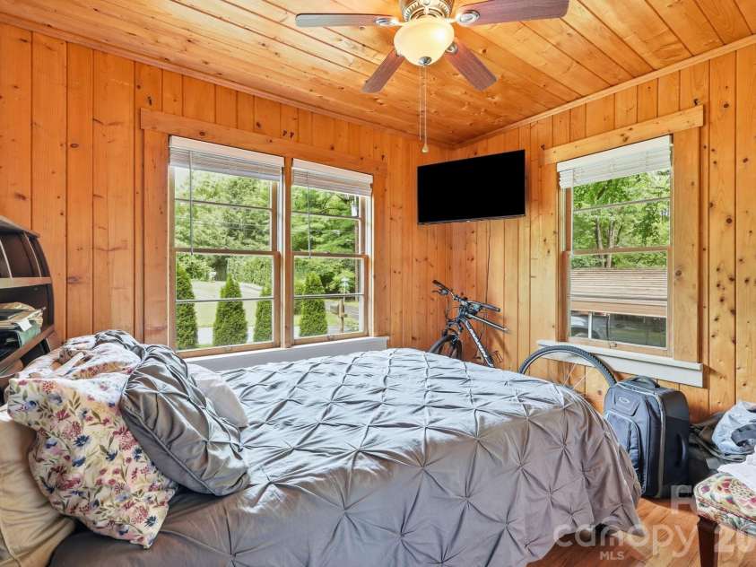 313 Walker Road, Waynesville, NC 28786.  MLS# CAR4402083, YatesRealty ID 43626. 