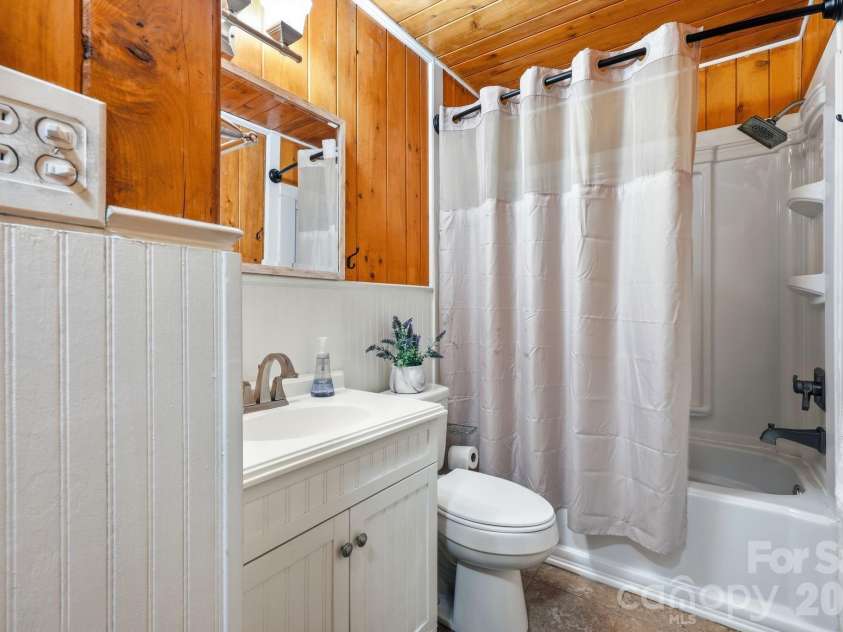 313 Walker Road, Waynesville, NC 28786.  MLS# CAR4402083, YatesRealty ID 43626. 