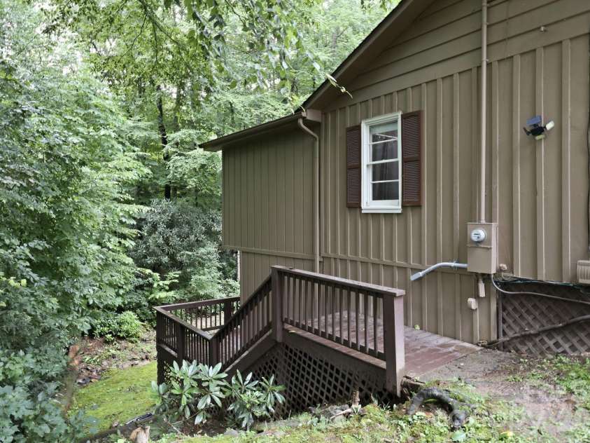 313 Walker Road, Waynesville, NC 28786.  MLS# CAR4402083, YatesRealty ID 43626. 