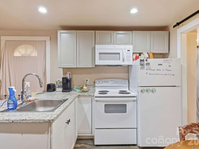313 Walker Road, Waynesville, NC 28786.  MLS# CAR4402083, YatesRealty ID 43626. 