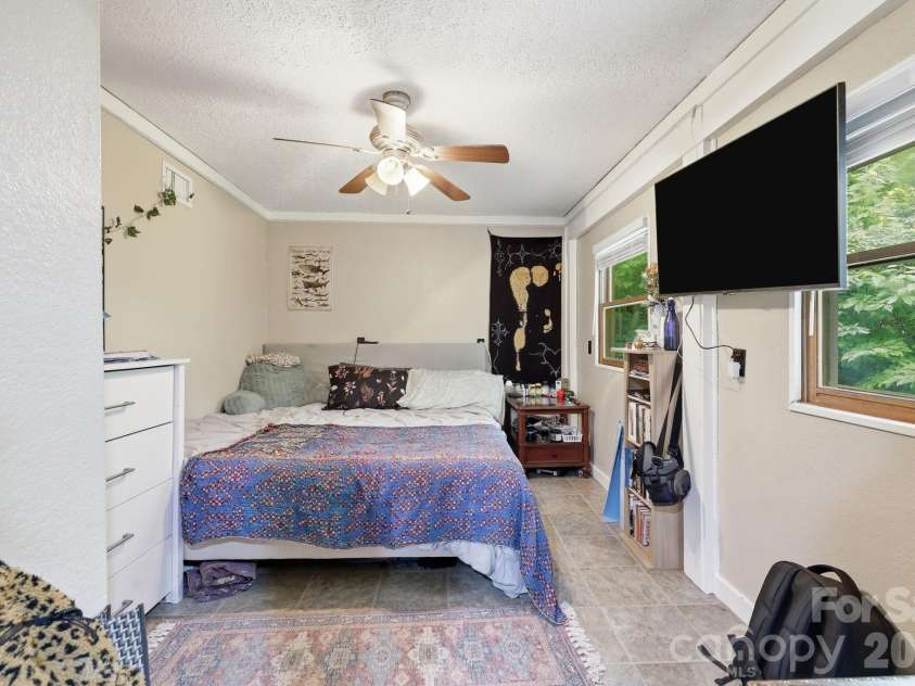 313 Walker Road, Waynesville, NC 28786.  MLS# CAR4402083, YatesRealty ID 43626. 