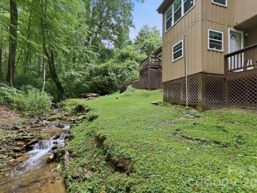 313 Walker Road, Waynesville, NC 28786.  MLS# CAR4402083, YatesRealty ID 43626. 