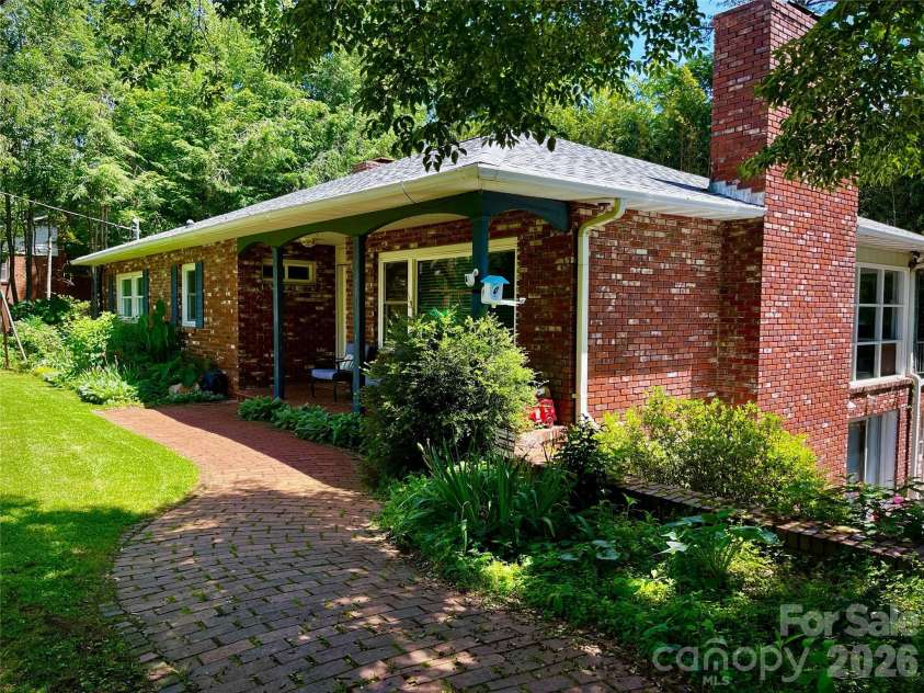 36 Clarendon Road, Asheville, NC 28806.  MLS# CAR4413612, YatesRealty ID 43629. 