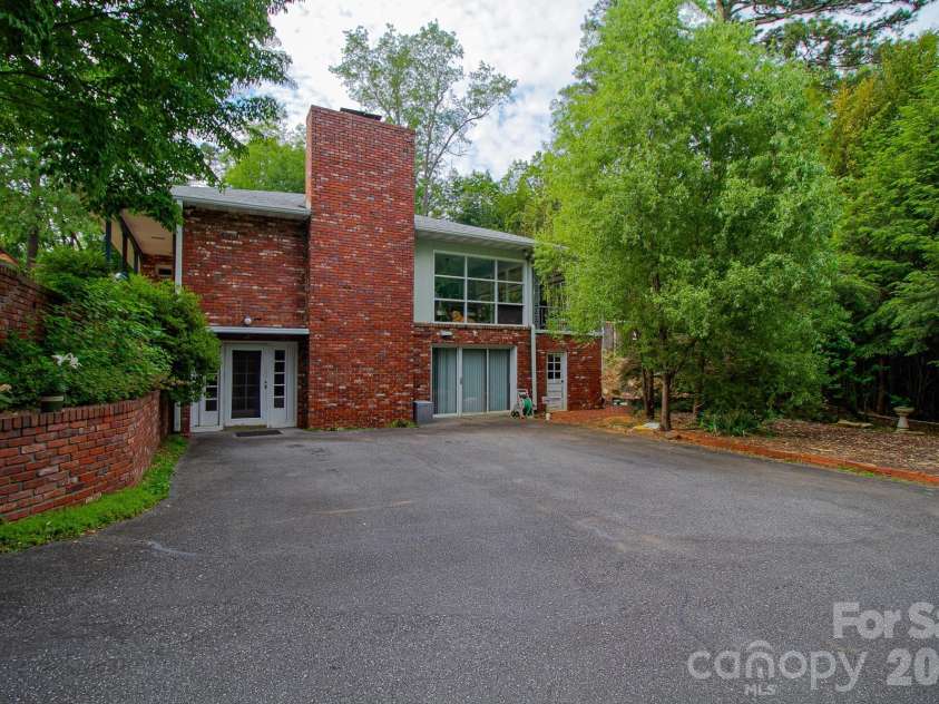 36 Clarendon Road, Asheville, NC 28806.  MLS# CAR4413612, YatesRealty ID 43629. DRIVEWAY