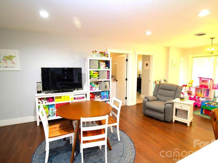 36 Clarendon Road, Asheville, NC 28806.  MLS# CAR4413612, YatesRealty ID 43629. FAMILY ROOM OPEN PLAN WITH KITCHEN