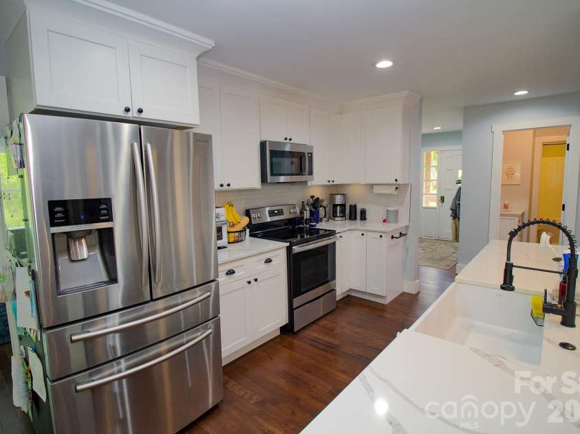 36 Clarendon Road, Asheville, NC 28806.  MLS# CAR4413612, YatesRealty ID 43629. KITCHEN