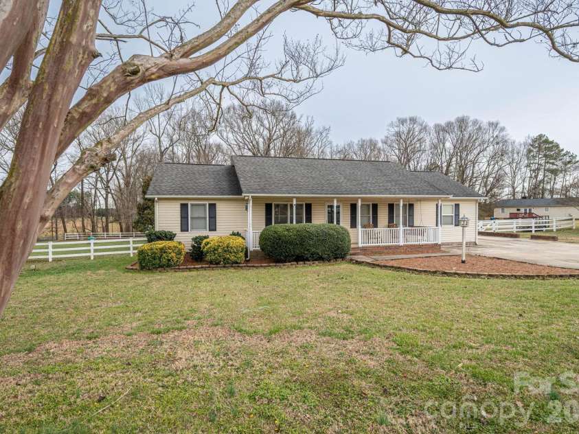 112 Pilots Ridge Drive, Bessemer City, NC 28016.  MLS# CAR4351815, YatesRealty ID 4363. 