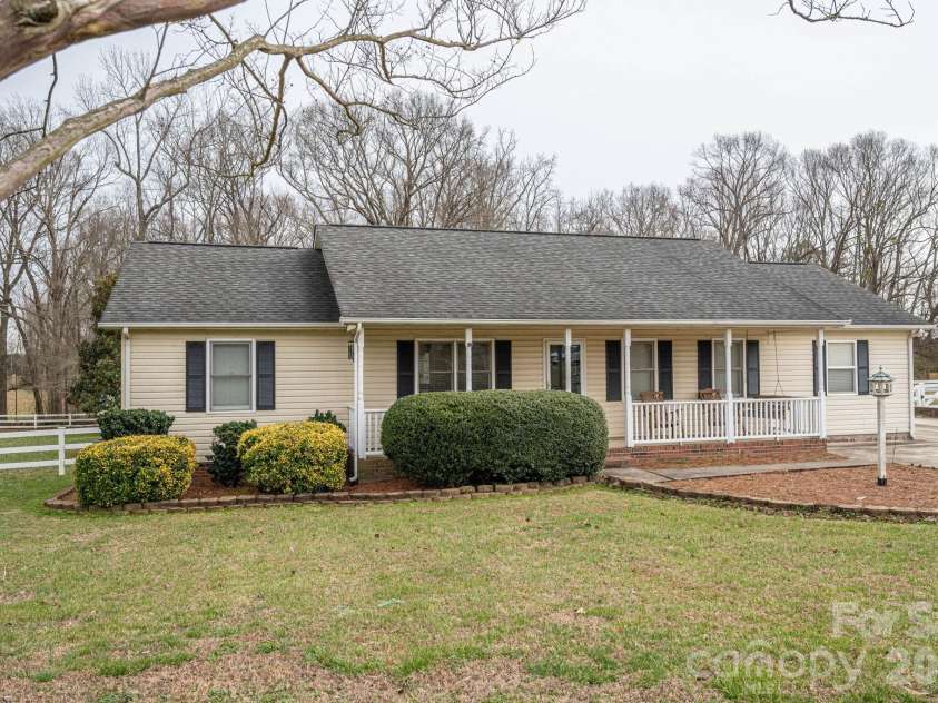 112 Pilots Ridge Drive, Bessemer City, NC 28016.  MLS# CAR4351815, YatesRealty ID 4363. 