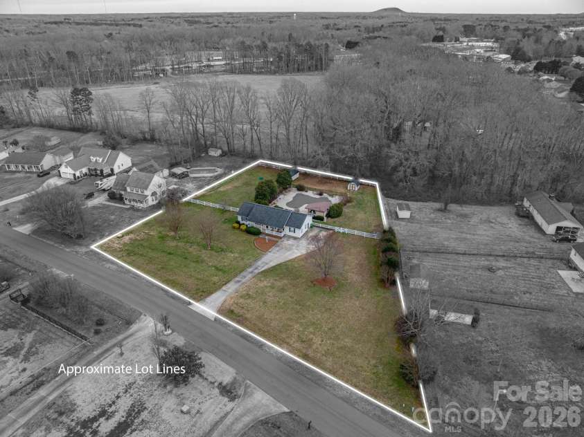 112 Pilots Ridge Drive, Bessemer City, NC 28016.  MLS# CAR4351815, YatesRealty ID 4363. 