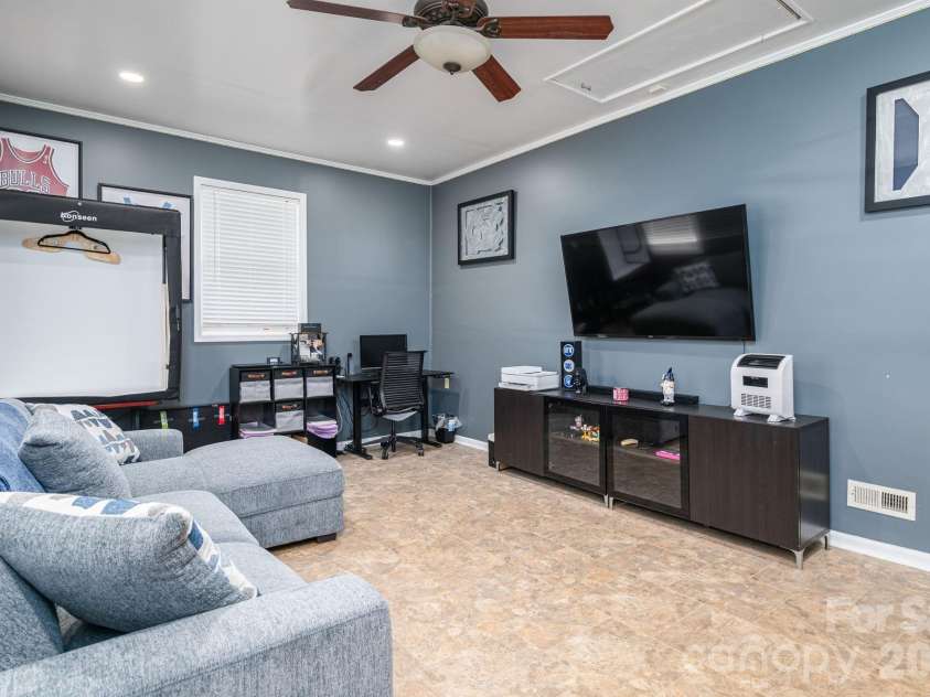 112 Pilots Ridge Drive, Bessemer City, NC 28016.  MLS# CAR4351815, YatesRealty ID 4363. 