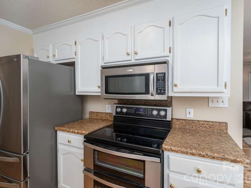 112 Pilots Ridge Drive, Bessemer City, NC 28016.  MLS# CAR4351815, YatesRealty ID 4363. 