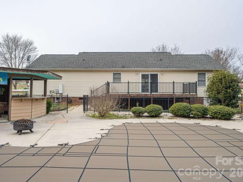 112 Pilots Ridge Drive, Bessemer City, NC 28016.  MLS# CAR4351815, YatesRealty ID 4363. 