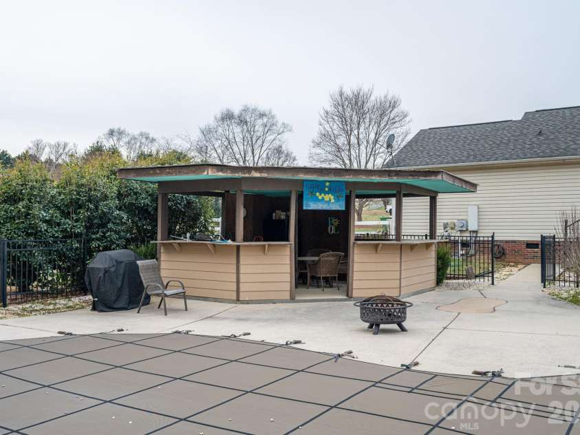 112 Pilots Ridge Drive, Bessemer City, NC 28016.  MLS# CAR4351815, YatesRealty ID 4363. 