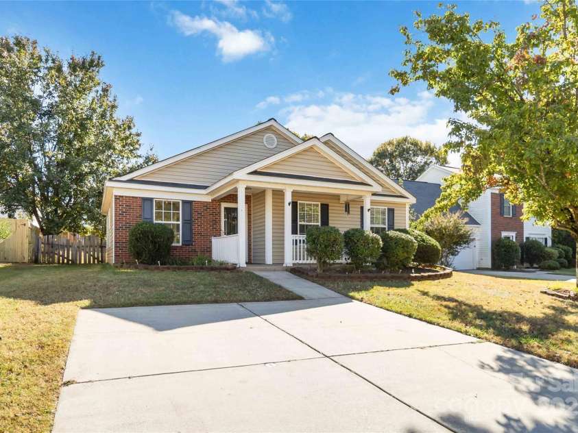 110 Camforth Drive, Mooresville, NC 28117.  MLS# CAR4309293, YatesRealty ID 43630. 