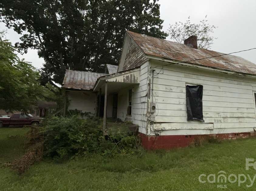 249 Cherry Mountain Street, Forest City, NC 28043.  MLS# CAR4413802, YatesRealty ID 43630. 
