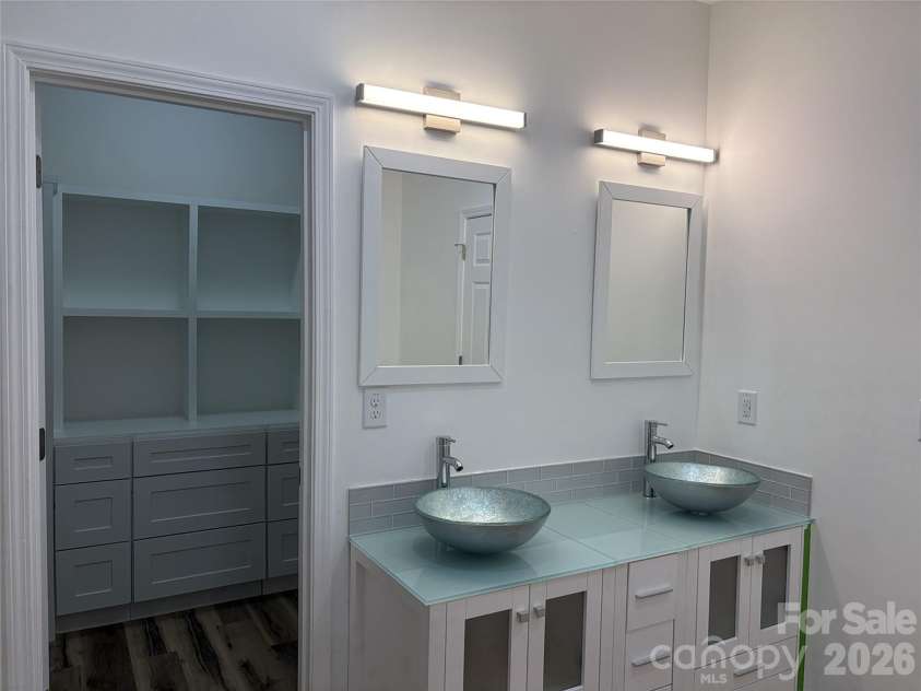 106 Blakemore Drive, Shelby, NC 28152.  MLS# CAR4413808, YatesRealty ID 43631. 