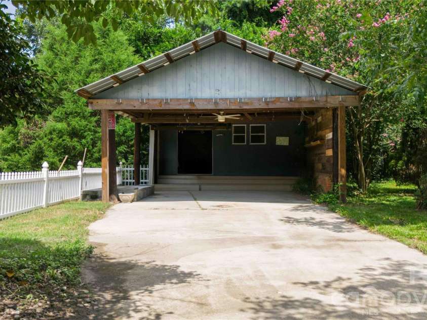112 Pressley Street, Clover, SC 29710.  MLS# CAR4413522, YatesRealty ID 43637. 