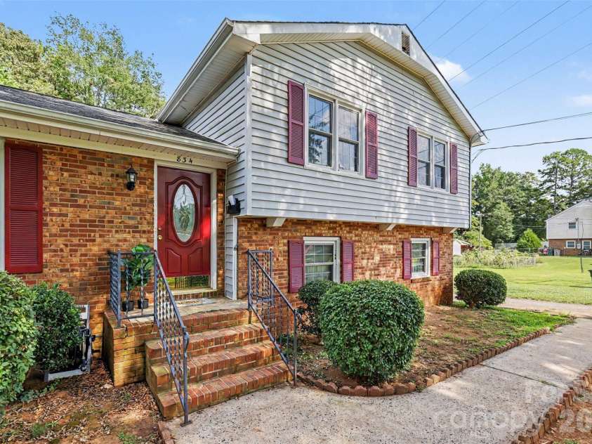 834 Applegate Court, Gastonia, NC 28054.  MLS# CAR4412857, YatesRealty ID 43638. 