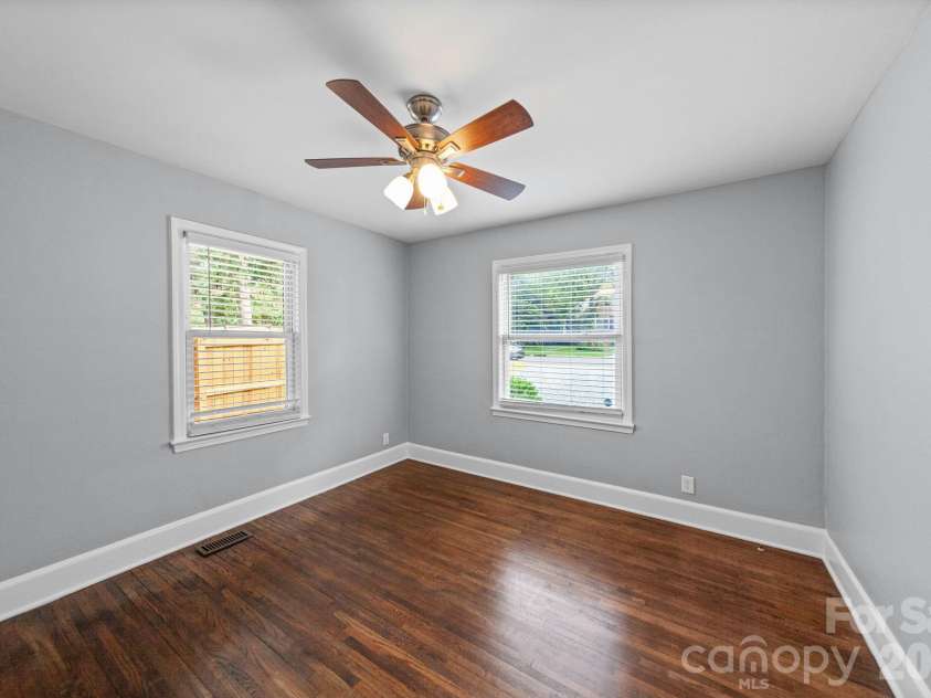 3137 Mathis Drive, Charlotte, NC 28208.  MLS# CAR4412024, YatesRealty ID 43639. 