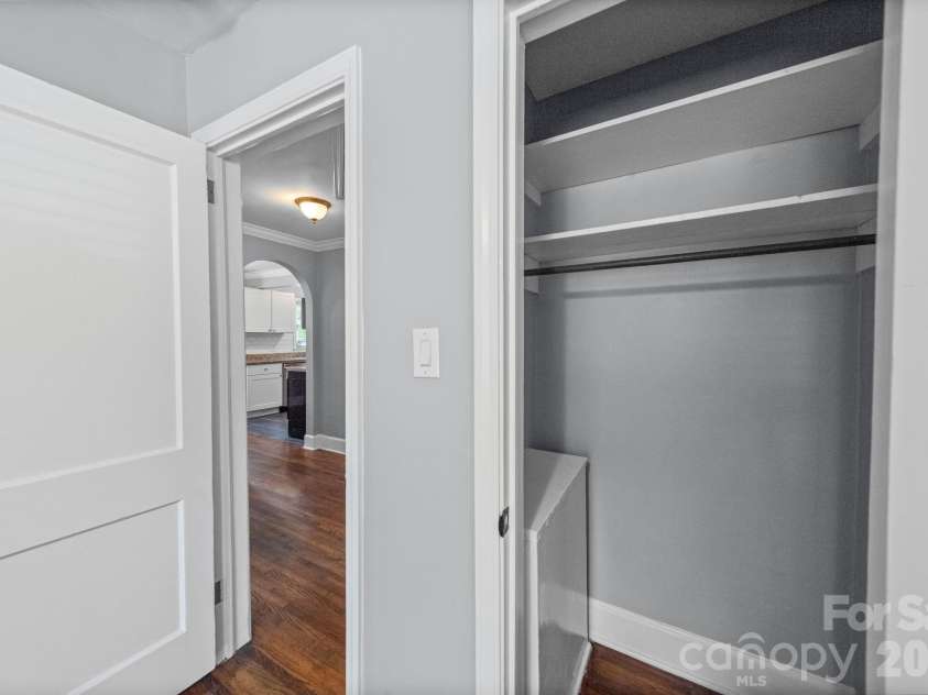 3137 Mathis Drive, Charlotte, NC 28208.  MLS# CAR4412024, YatesRealty ID 43639. 