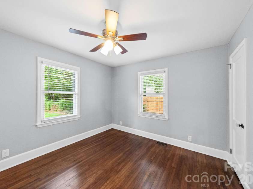 3137 Mathis Drive, Charlotte, NC 28208.  MLS# CAR4412024, YatesRealty ID 43639. 