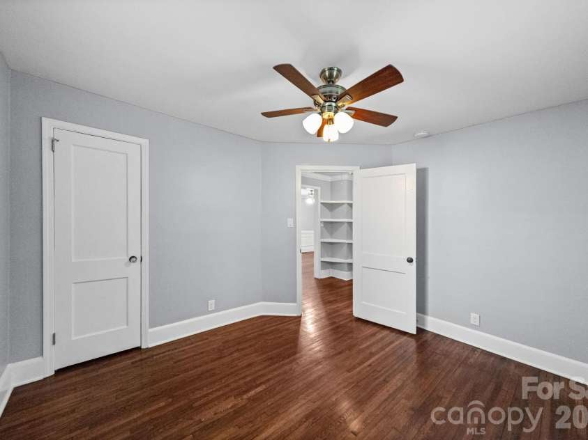 3137 Mathis Drive, Charlotte, NC 28208.  MLS# CAR4412024, YatesRealty ID 43639. 