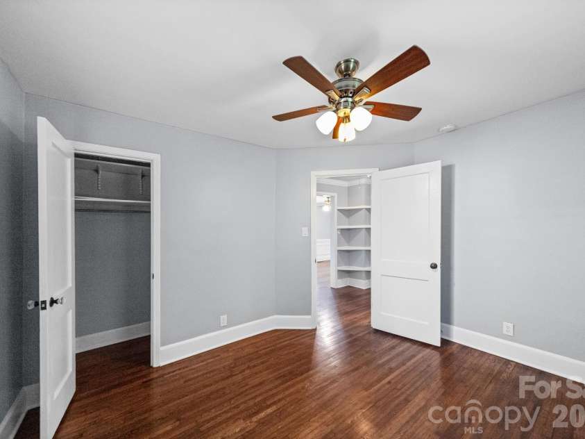 3137 Mathis Drive, Charlotte, NC 28208.  MLS# CAR4412024, YatesRealty ID 43639. 