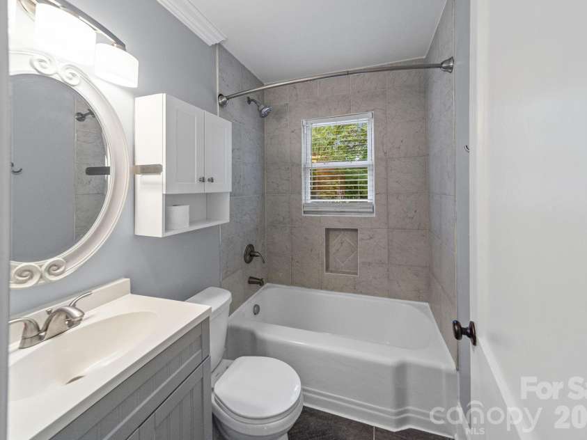3137 Mathis Drive, Charlotte, NC 28208.  MLS# CAR4412024, YatesRealty ID 43639. Hallway bath