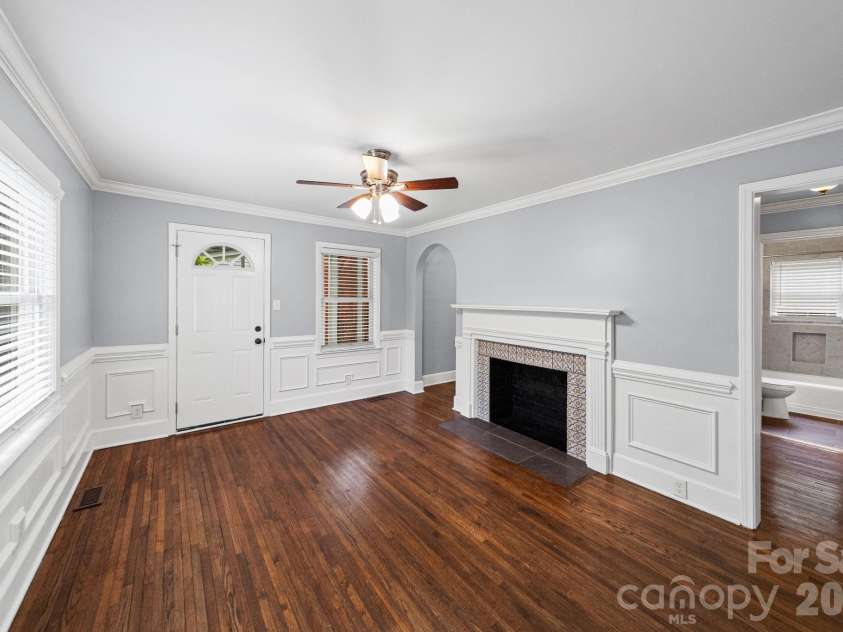 3137 Mathis Drive, Charlotte, NC 28208.  MLS# CAR4412024, YatesRealty ID 43639. Solid oak hardwoods throughout!