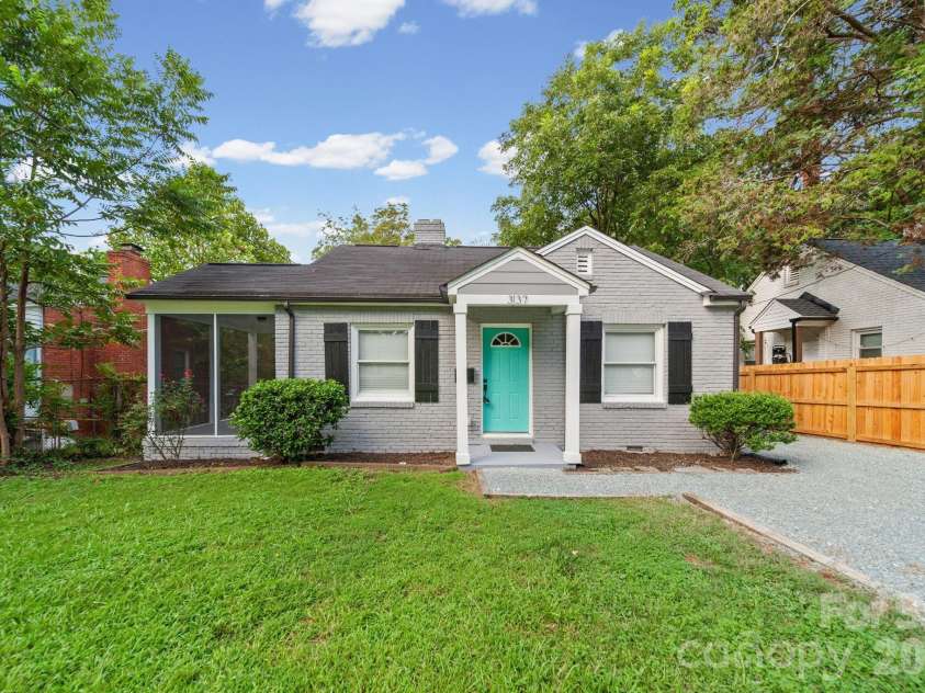 3137 Mathis Drive, Charlotte, NC 28208.  MLS# CAR4412024, YatesRealty ID 43639. Welcome home to 3137 Mathis!