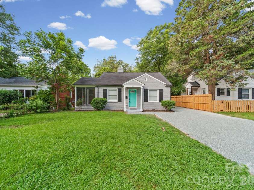 3137 Mathis Drive, Charlotte, NC 28208.  MLS# CAR4412024, YatesRealty ID 43639. Welcome home to 3137 Mathis!